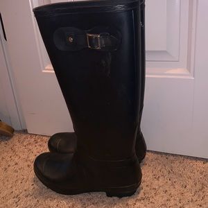 Women’s black rain boots